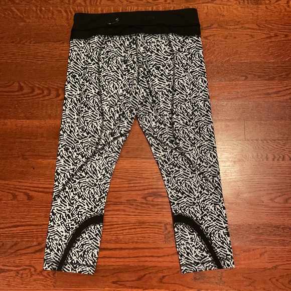 Lululemon crops - Picture 3 of 5